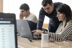 “Rəqəmsal marketinqin əsasları” adlı kurs artıq azərbaycan, erməni, rumın və ukrayna dillərində əlçatandır