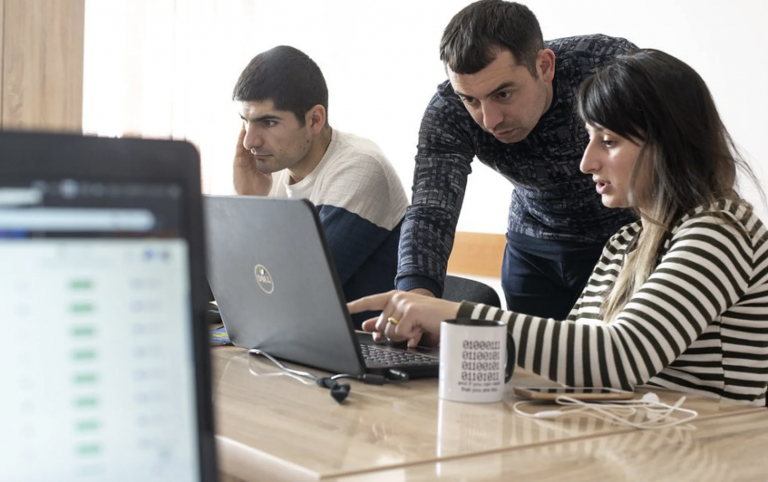 “Rəqəmsal marketinqin əsasları” adlı kurs artıq azərbaycan, erməni, rumın və ukrayna dillərində əlçatandır